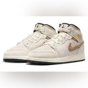 NEW Air Jordan Retro 1 Mid SE